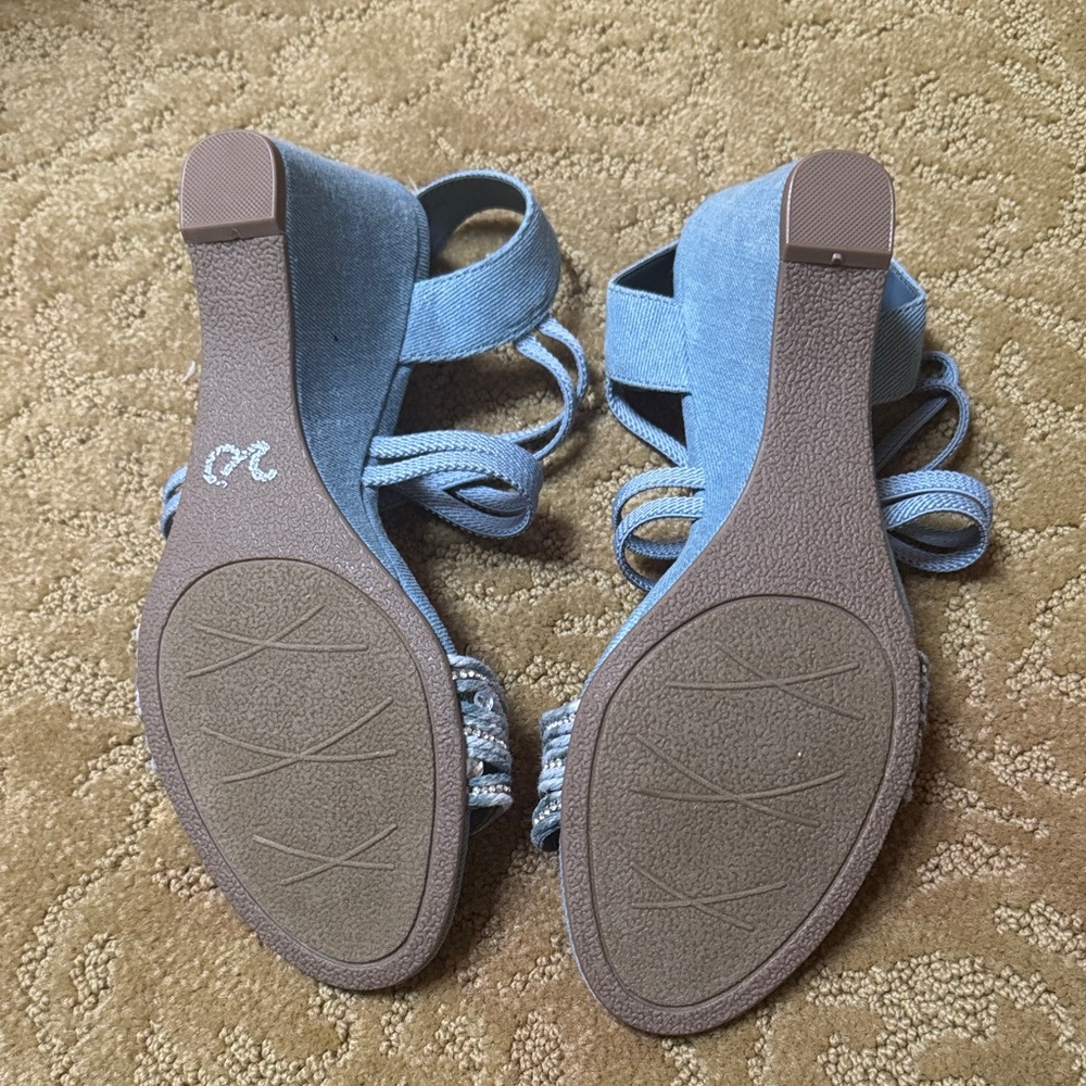 Impo Women's Strappy Blue Sandals - Picture 2 of 4